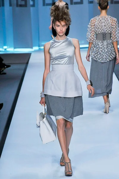Look 7